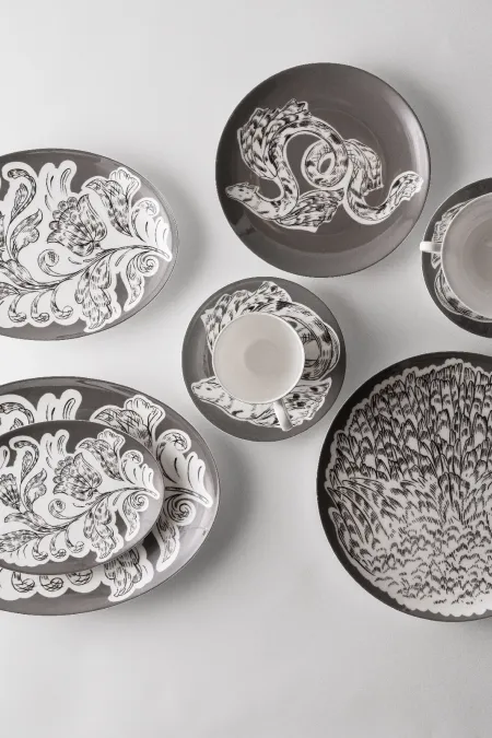 Тарелка закусочная, коллекция «Перья на черном»