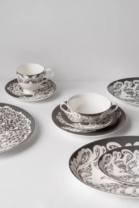 Тарелка закусочная, коллекция «Перья на черном»