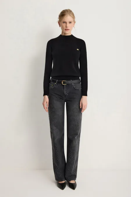 Джинсы с вышивкой