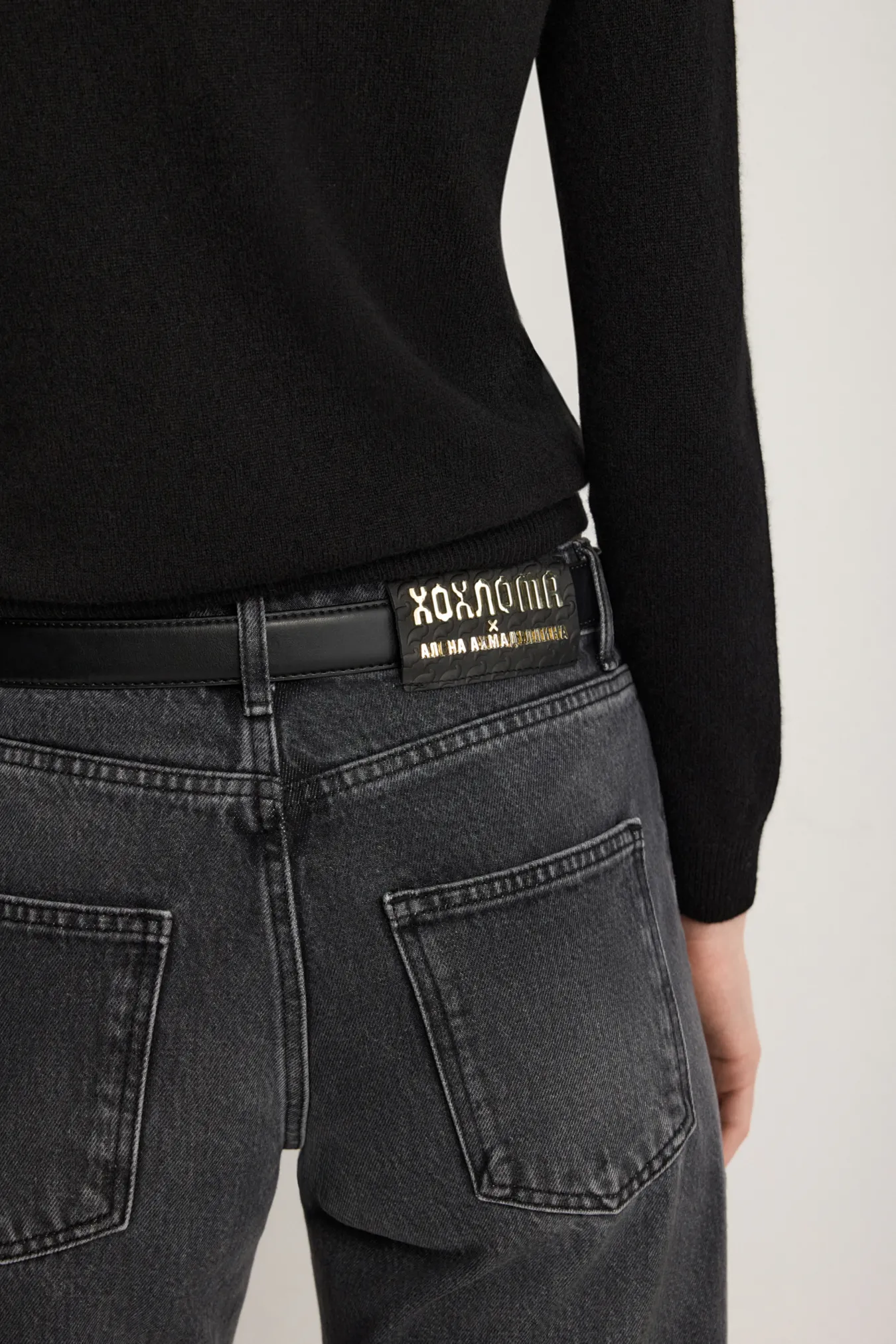 Джинсы с вышивкой