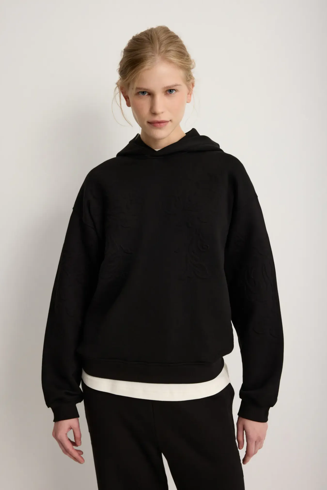 Женское хлопковое худи с тиснением