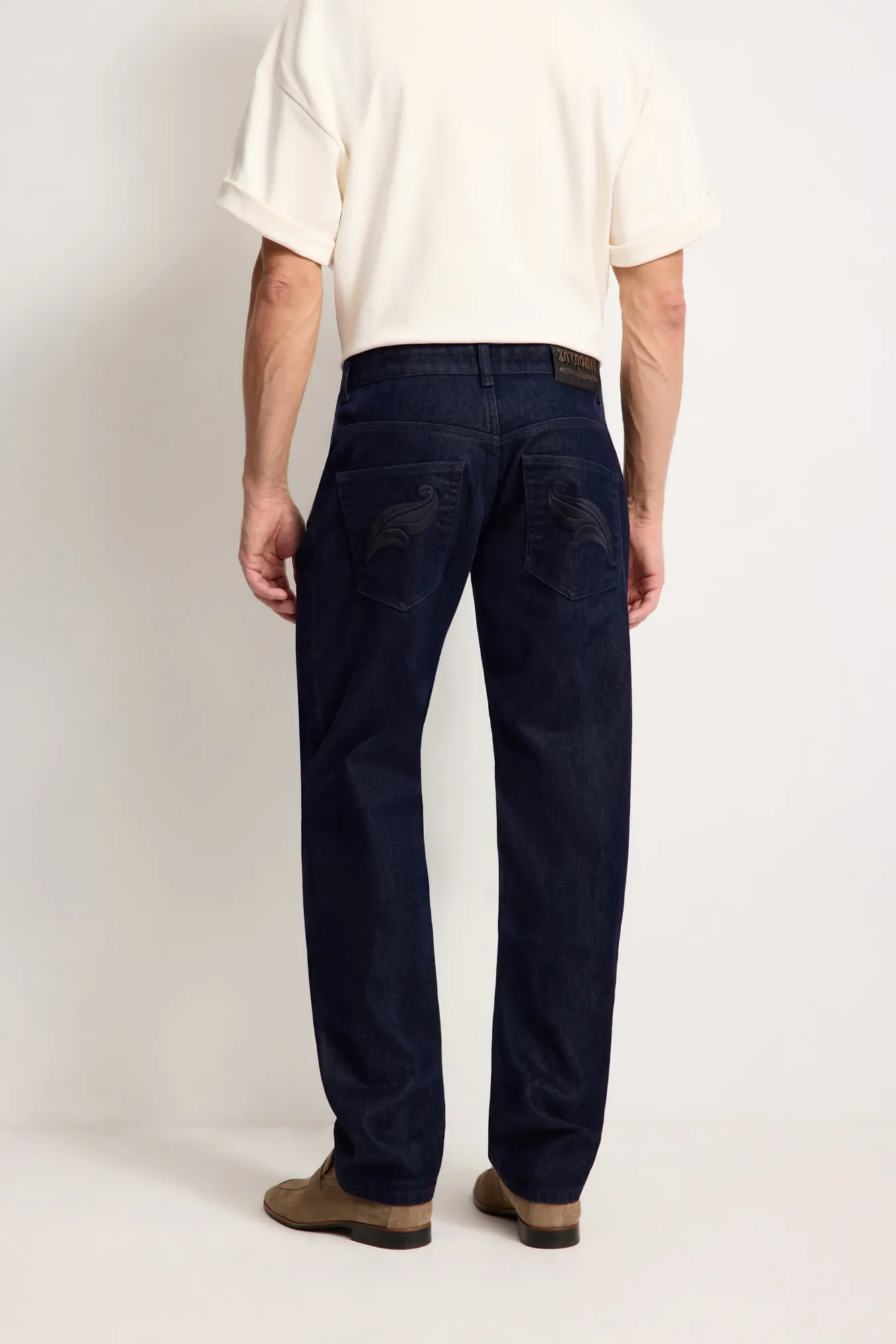 Джинсы с вышивкой