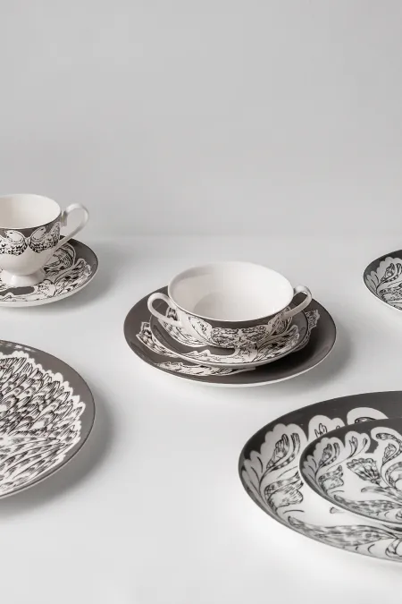 Супница порционная с подстановочным блюдцем, коллекция «Перья на черном»