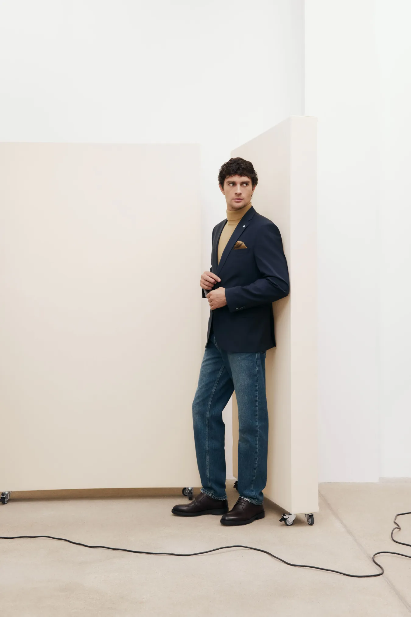 Классический однобортный пиджак прямого силуэта