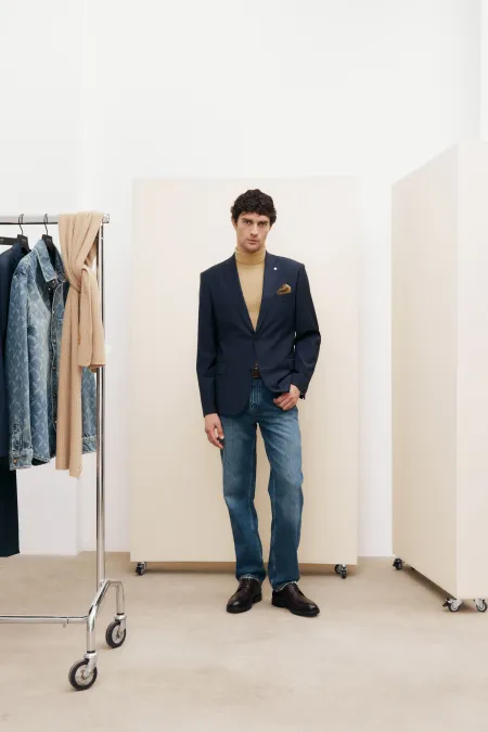 Классический однобортный пиджак прямого силуэта