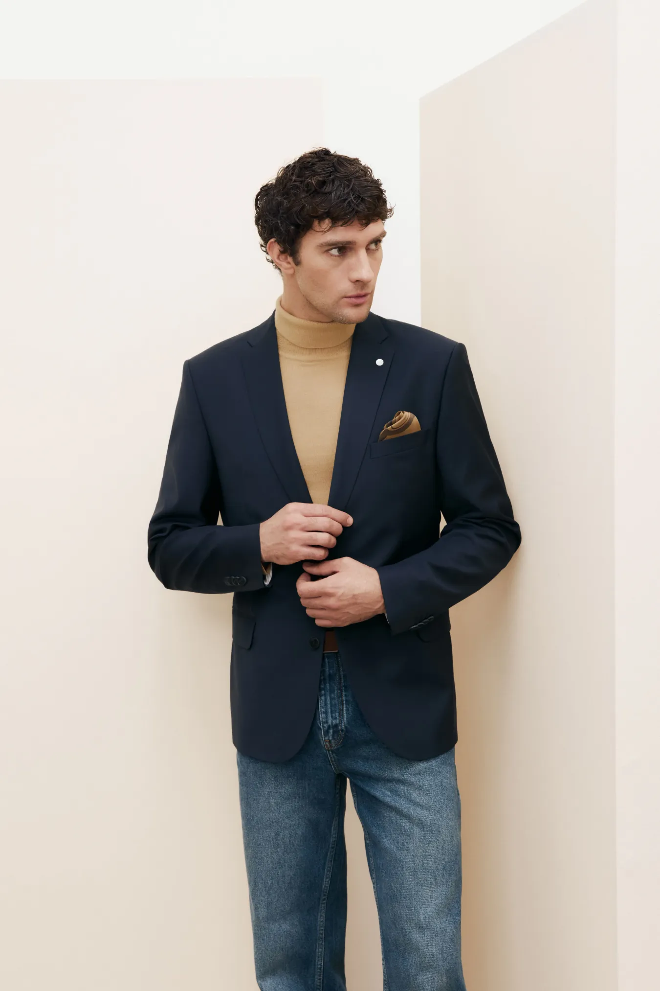 Классический однобортный пиджак прямого силуэта