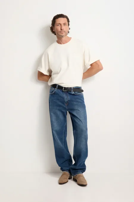 Джинсы с эффектом потертости