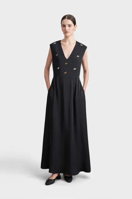 Легкое платье приталенного кроя