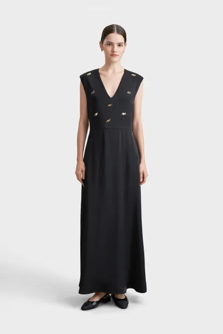 Легкое платье приталенного кроя