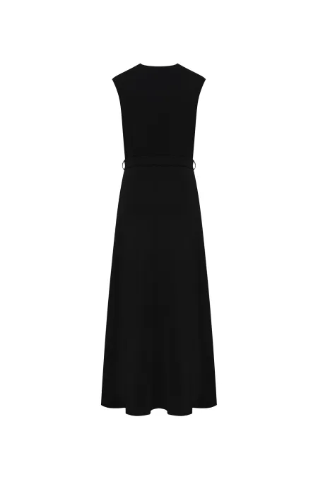 Легкое платье приталенного кроя