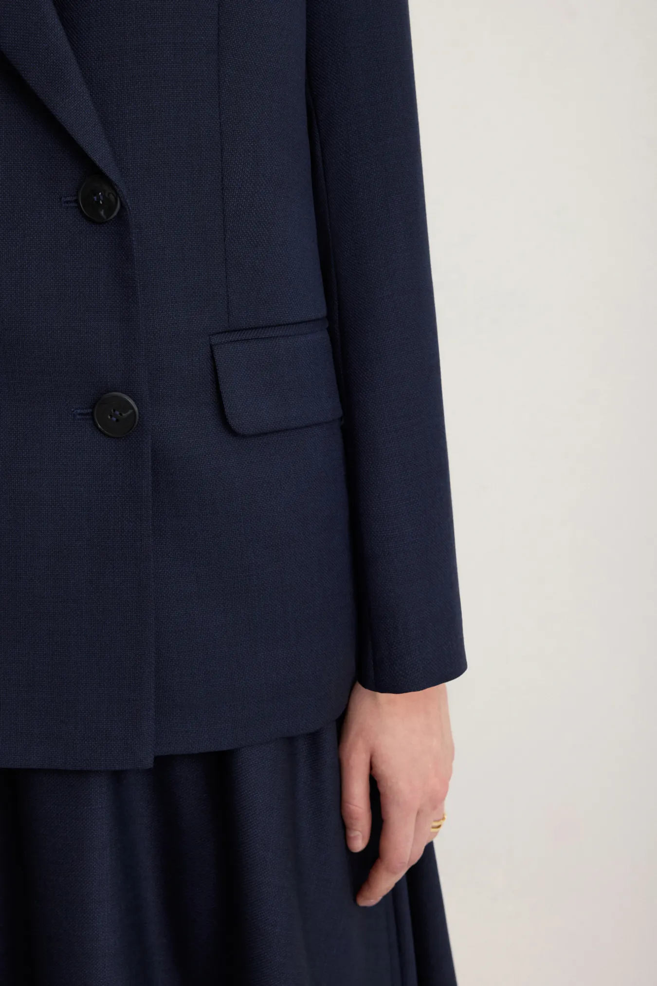 Двубортный пиджак из премиальной шерсти