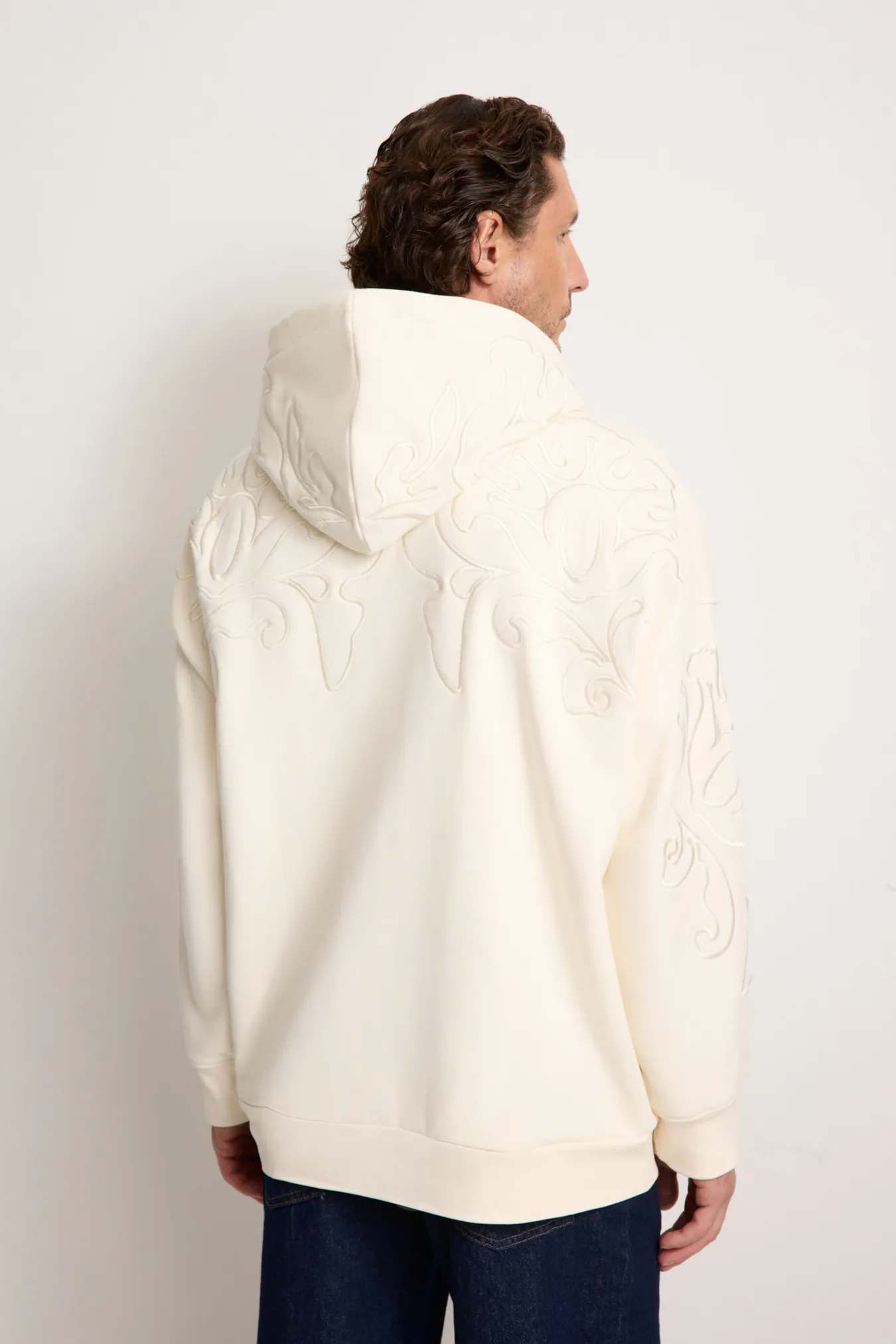 Мужское на молнии с вышивкой