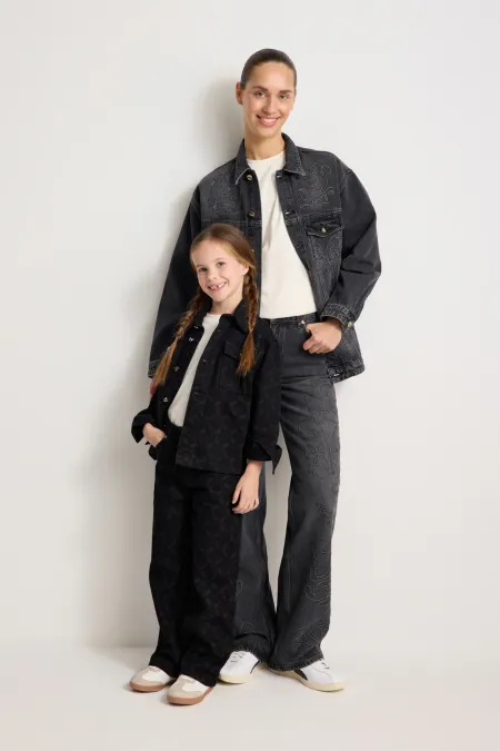 Джинсовая куртка с вышивкой