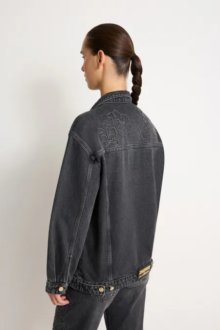 Джинсовая куртка с вышивкой