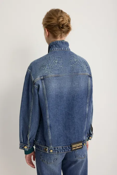 Джинсовая куртка с вышивкой