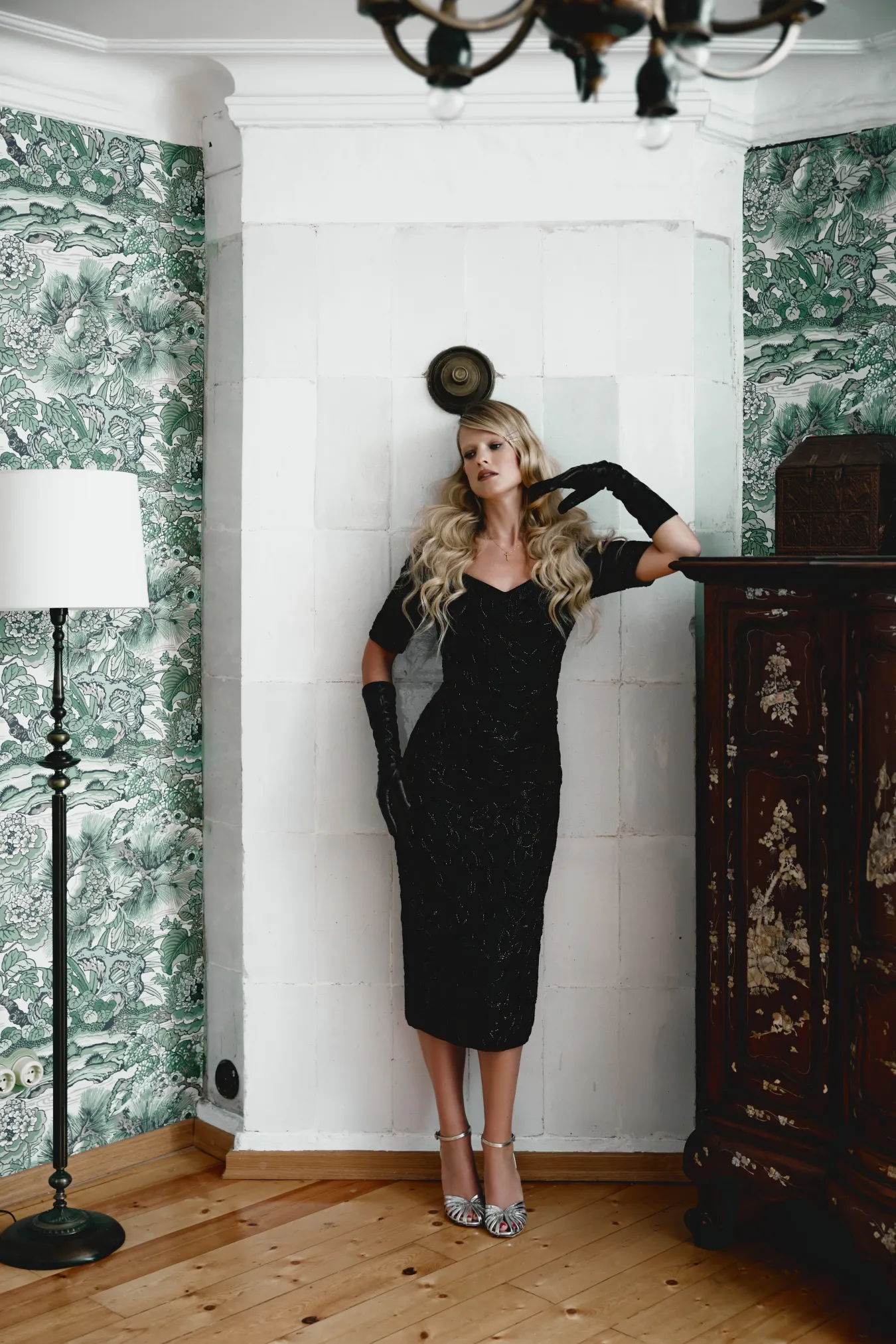 Платье с вышивкой