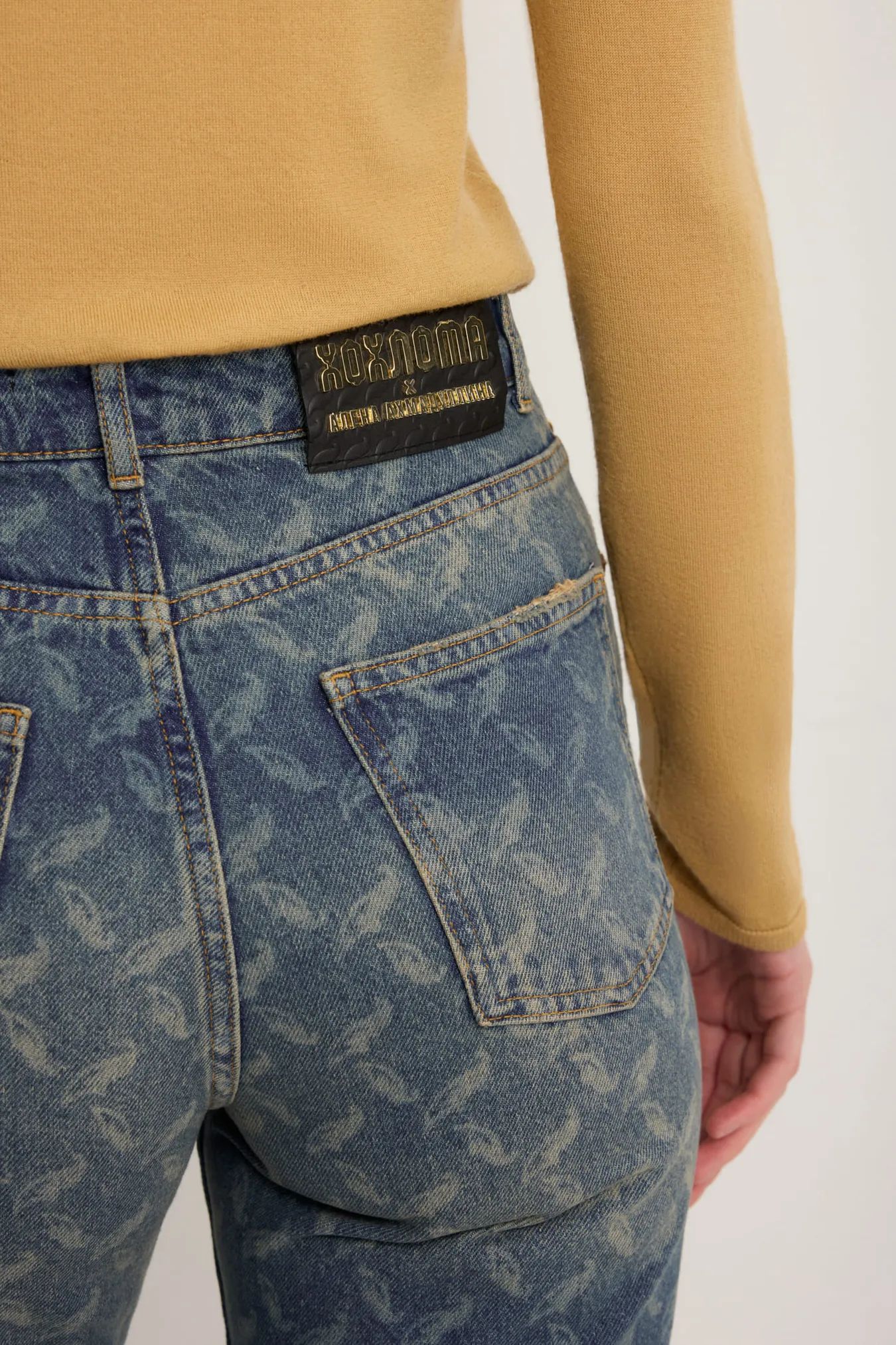 Джинсы с паттерном