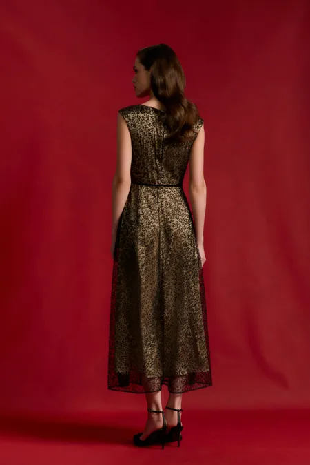 Платье миди с вышивкой