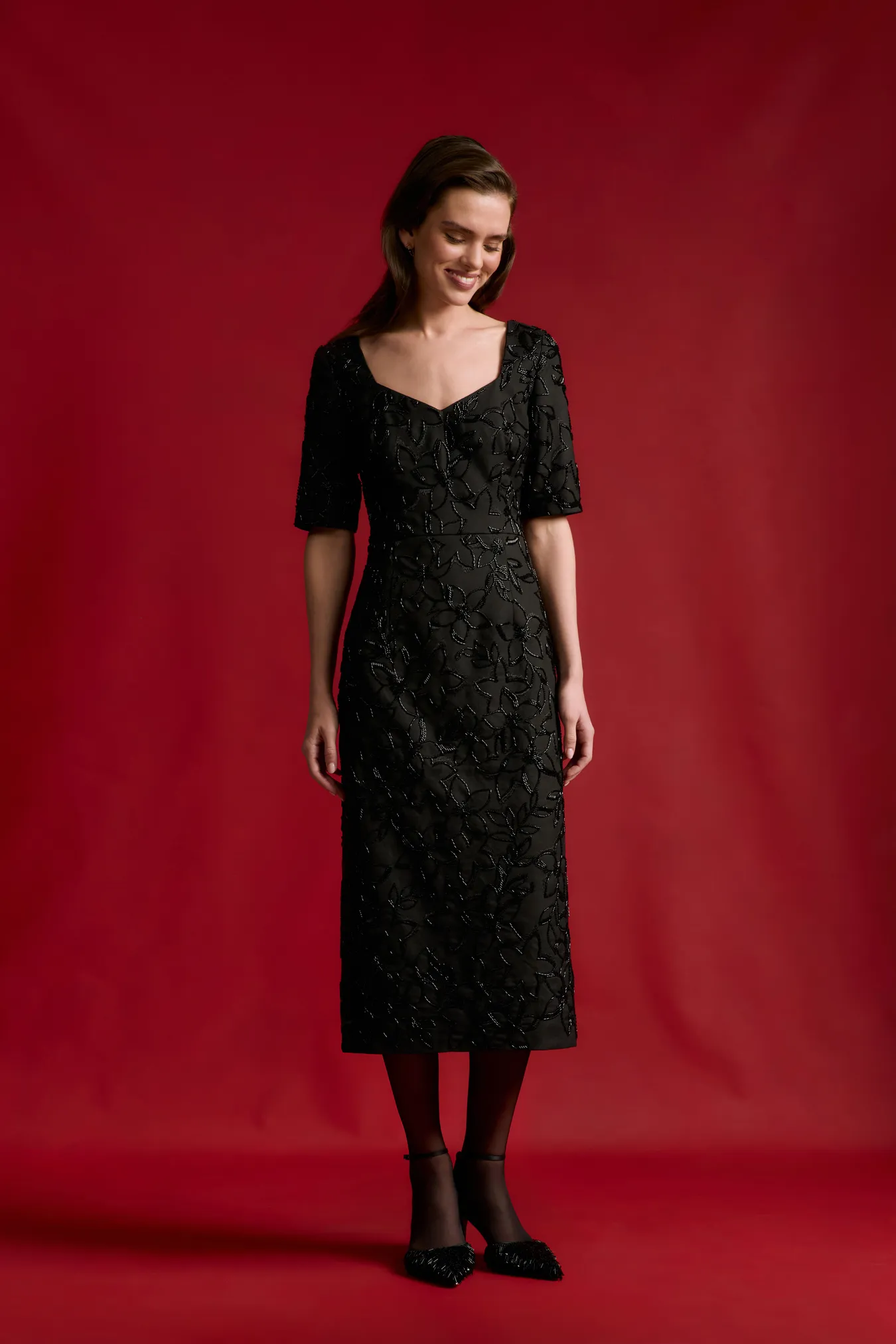 Платье с вышивкой