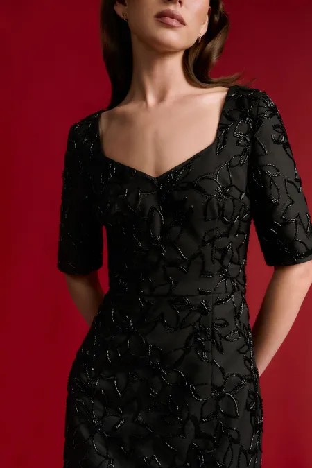 Платье с вышивкой