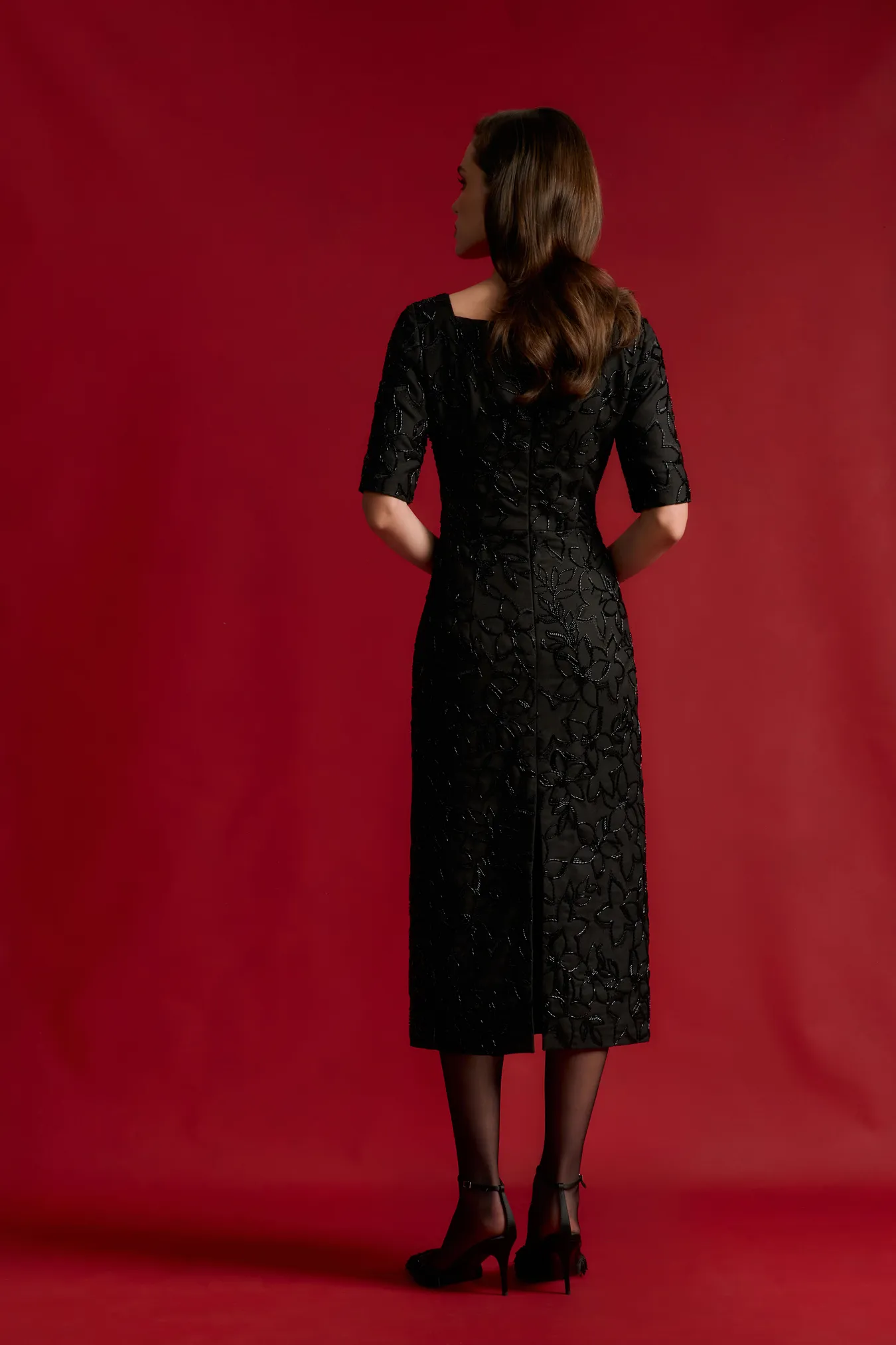 Платье с вышивкой