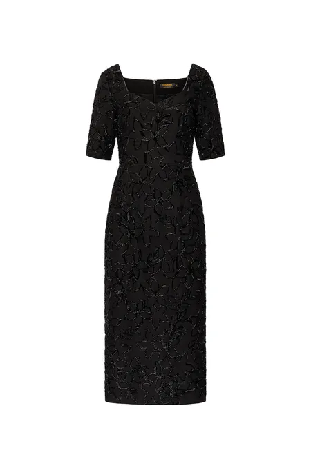 Платье с вышивкой