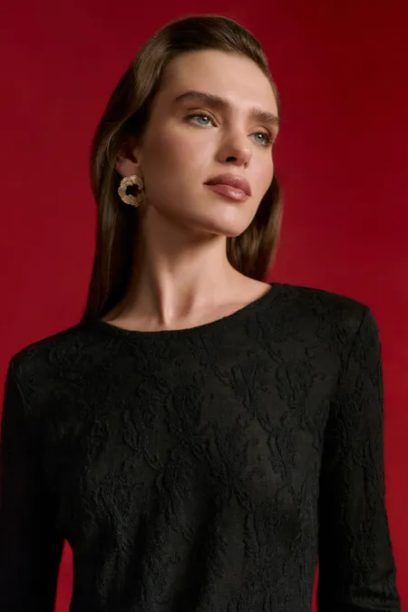 Лонгслив с вышивкой