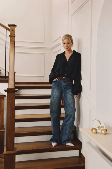 Джинсы с вышивкой