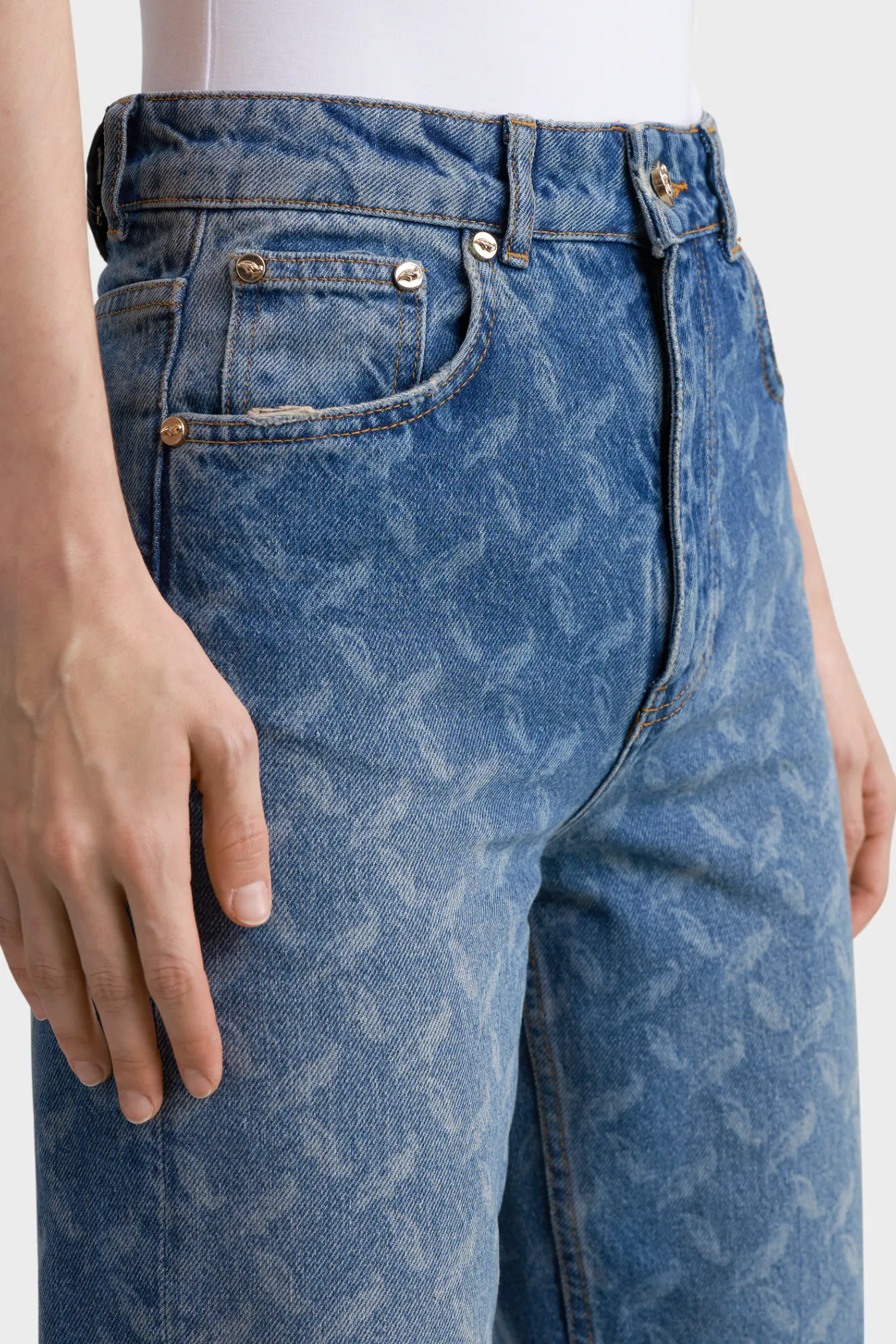 Джинсы с паттерном