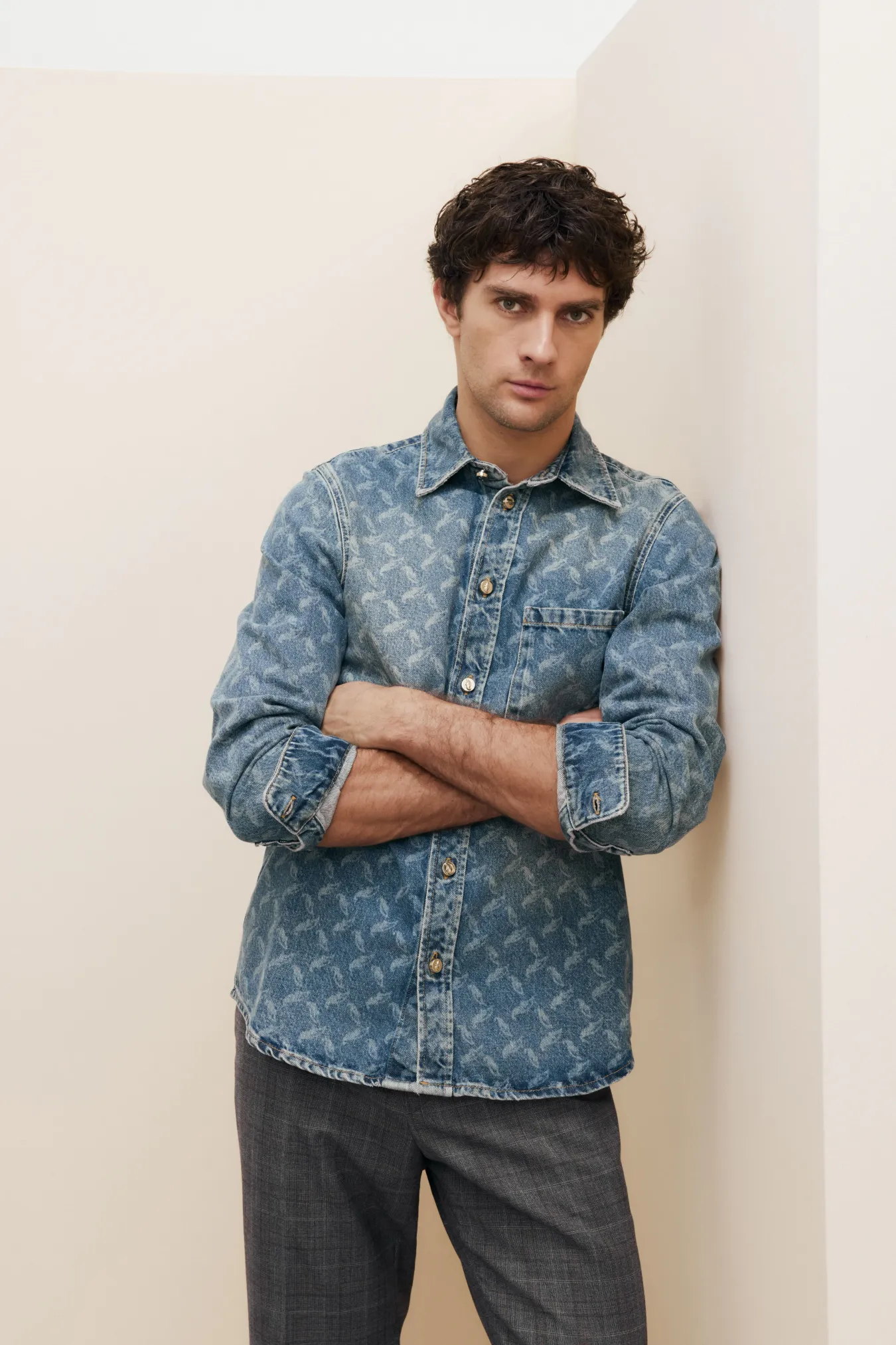 Мужская рубашка с паттерном