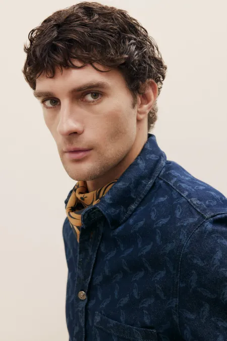 Мужская рубашка с паттерном