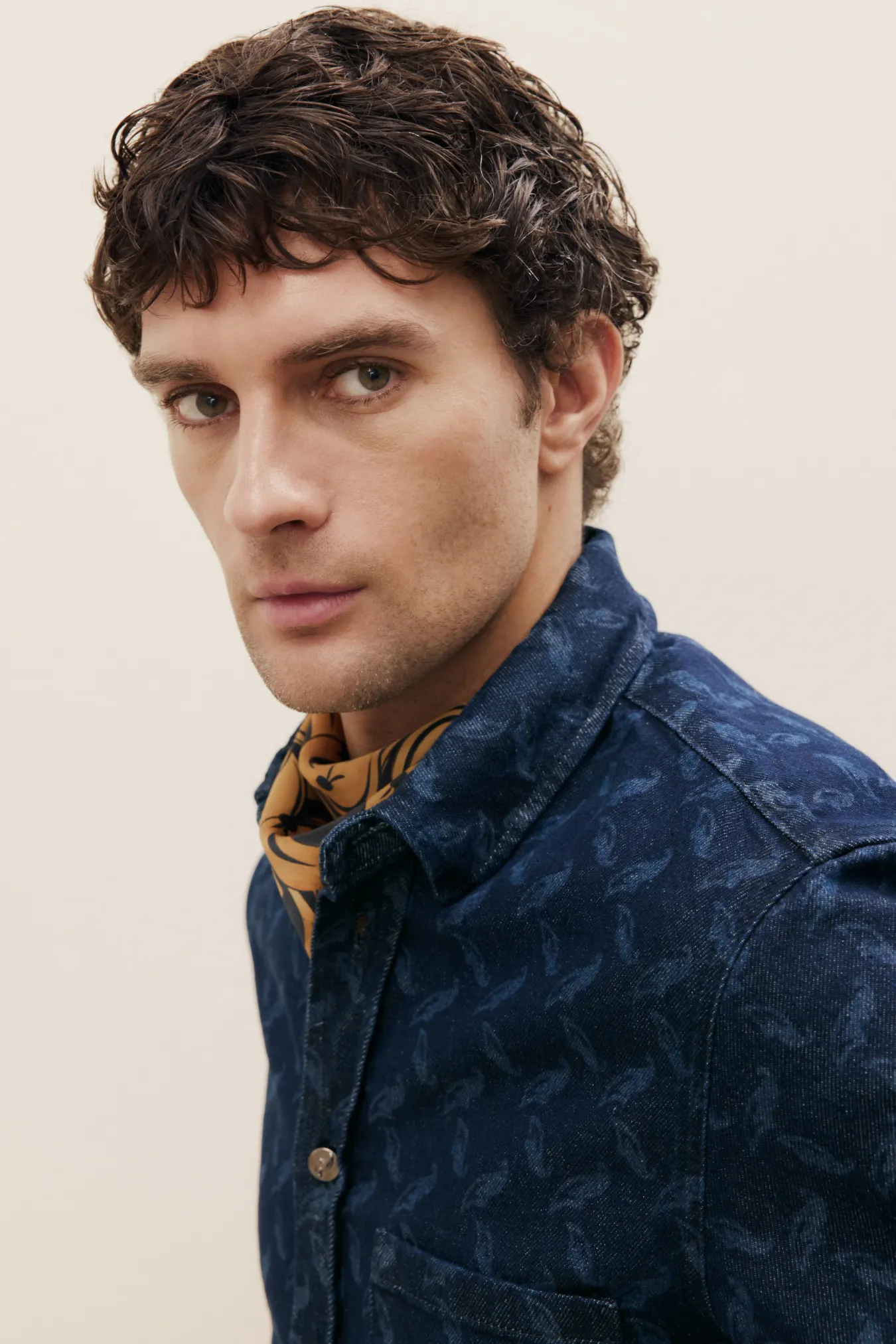 Мужская рубашка с паттерном