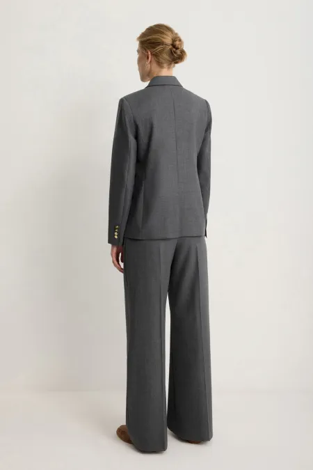 Двубортный жакет из премиальной шерсти