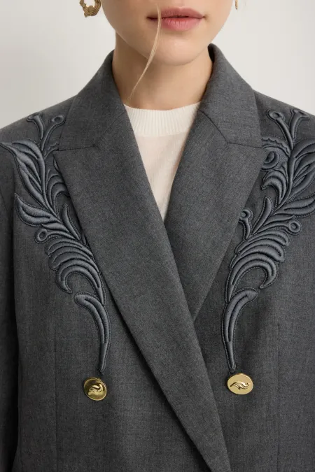 Двубортный жакет из премиальной шерсти