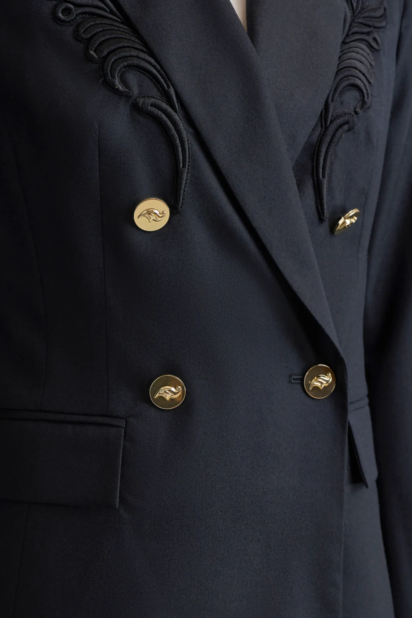 Двубортный жакет из премиальной шерсти