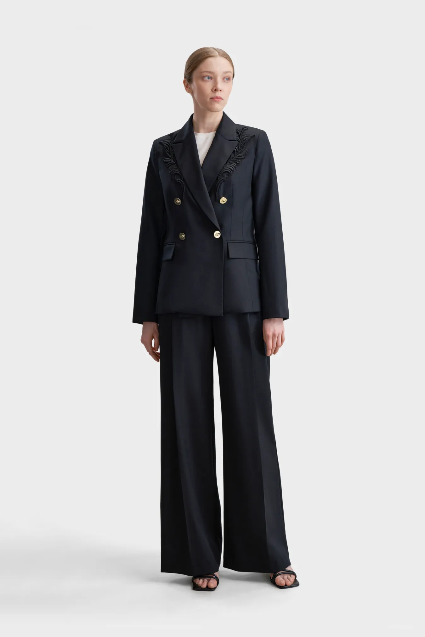 Двубортный жакет из премиальной шерсти