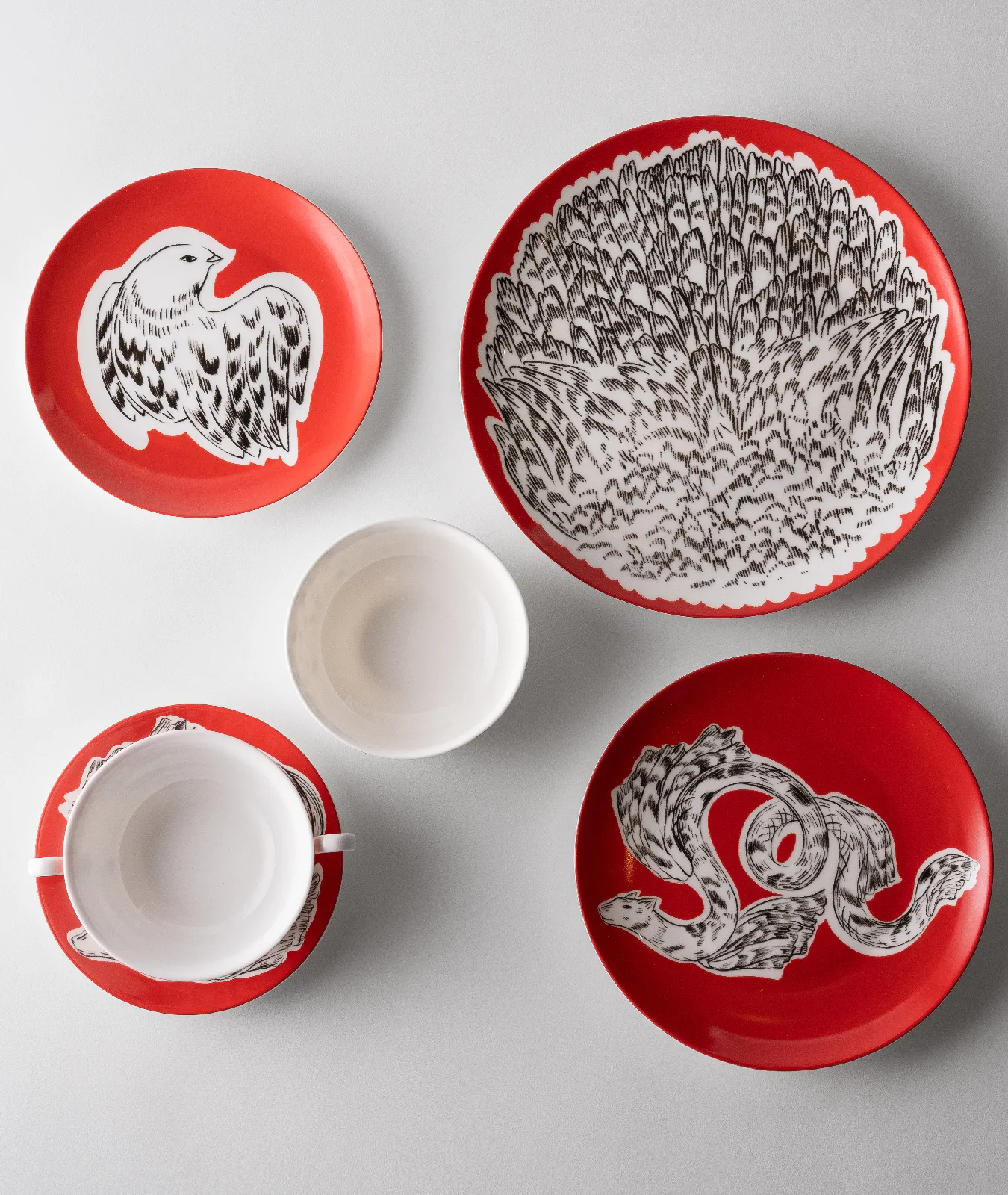 Тарелка пирожковая, коллекция «Перья на красном»