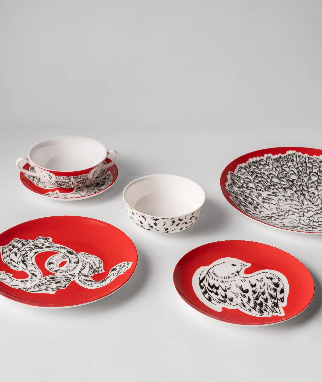 Тарелка пирожковая, коллекция «Перья на красном»