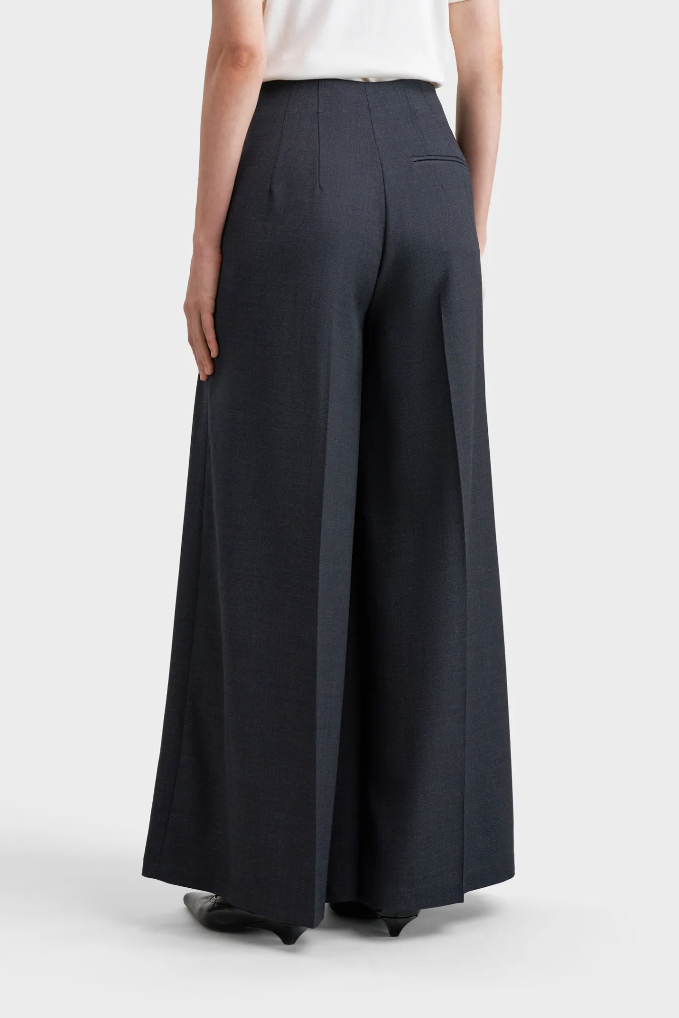 Расклешенные брюки из премиальной шерсти