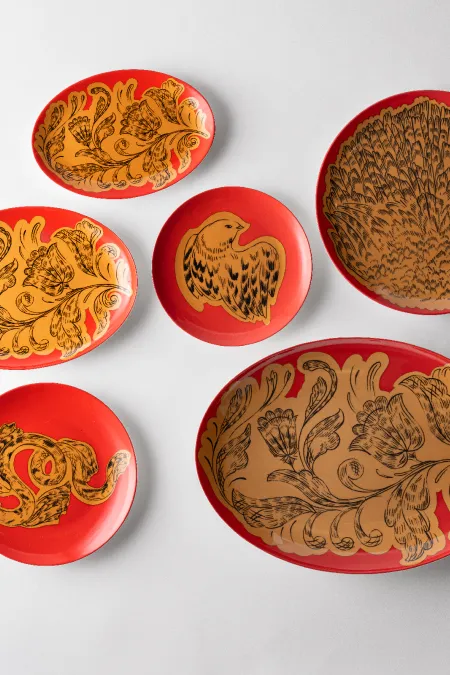 Тарелка обеденная, коллекция «Золотые перья на красном»
