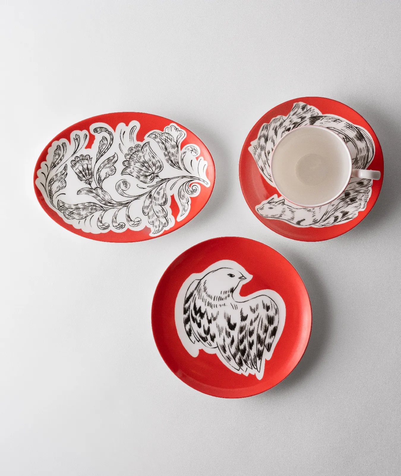 Тарелка овальная, коллекция «Перья на красном»