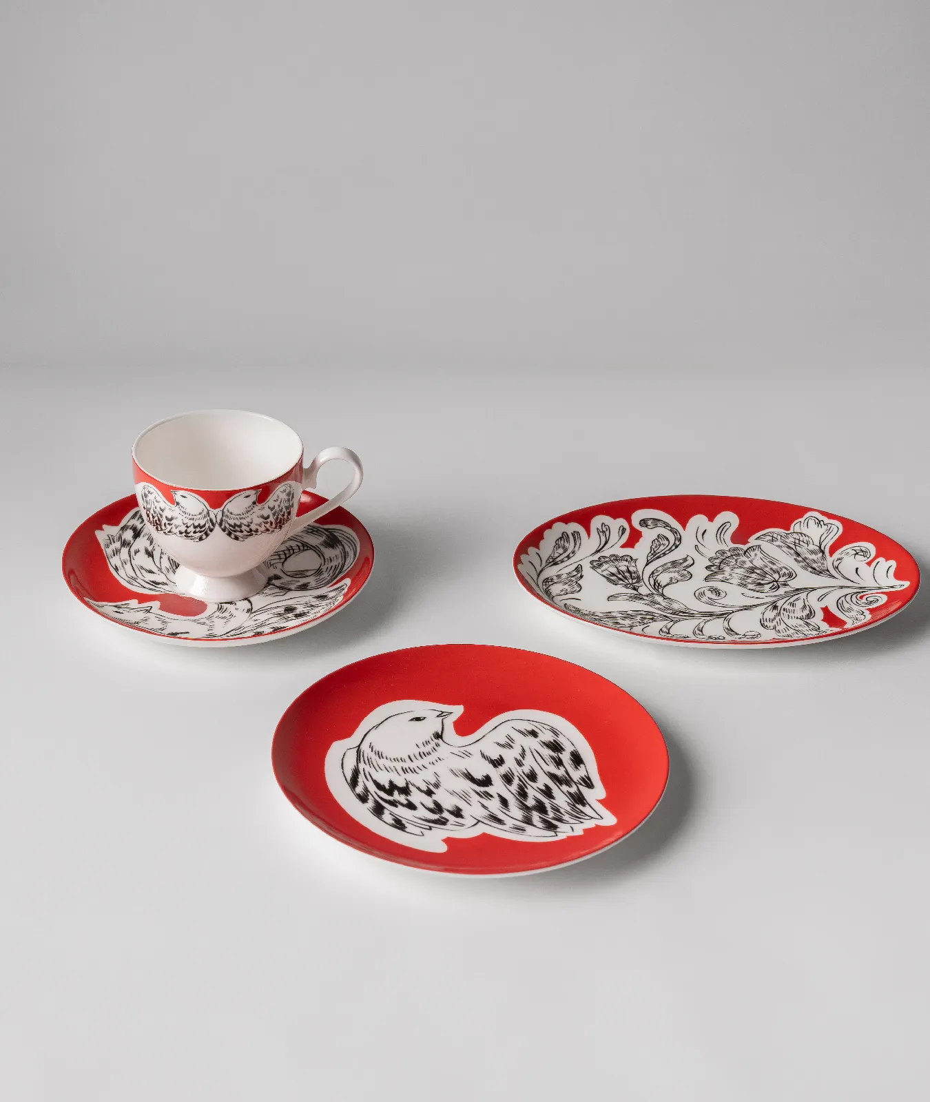 Тарелка овальная, коллекция «Перья на красном»