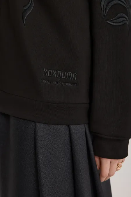 Женское худи на молнии с вышивкой