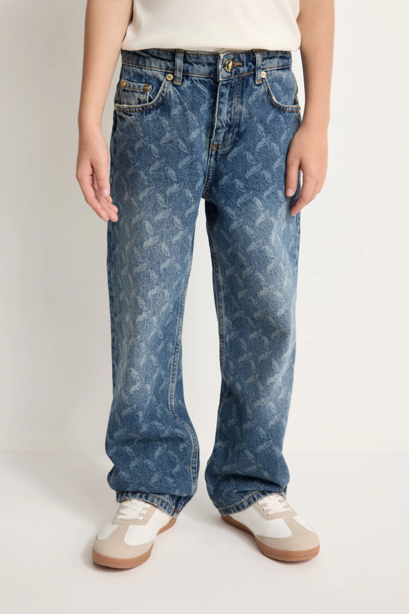 Детские джинсы с паттерном