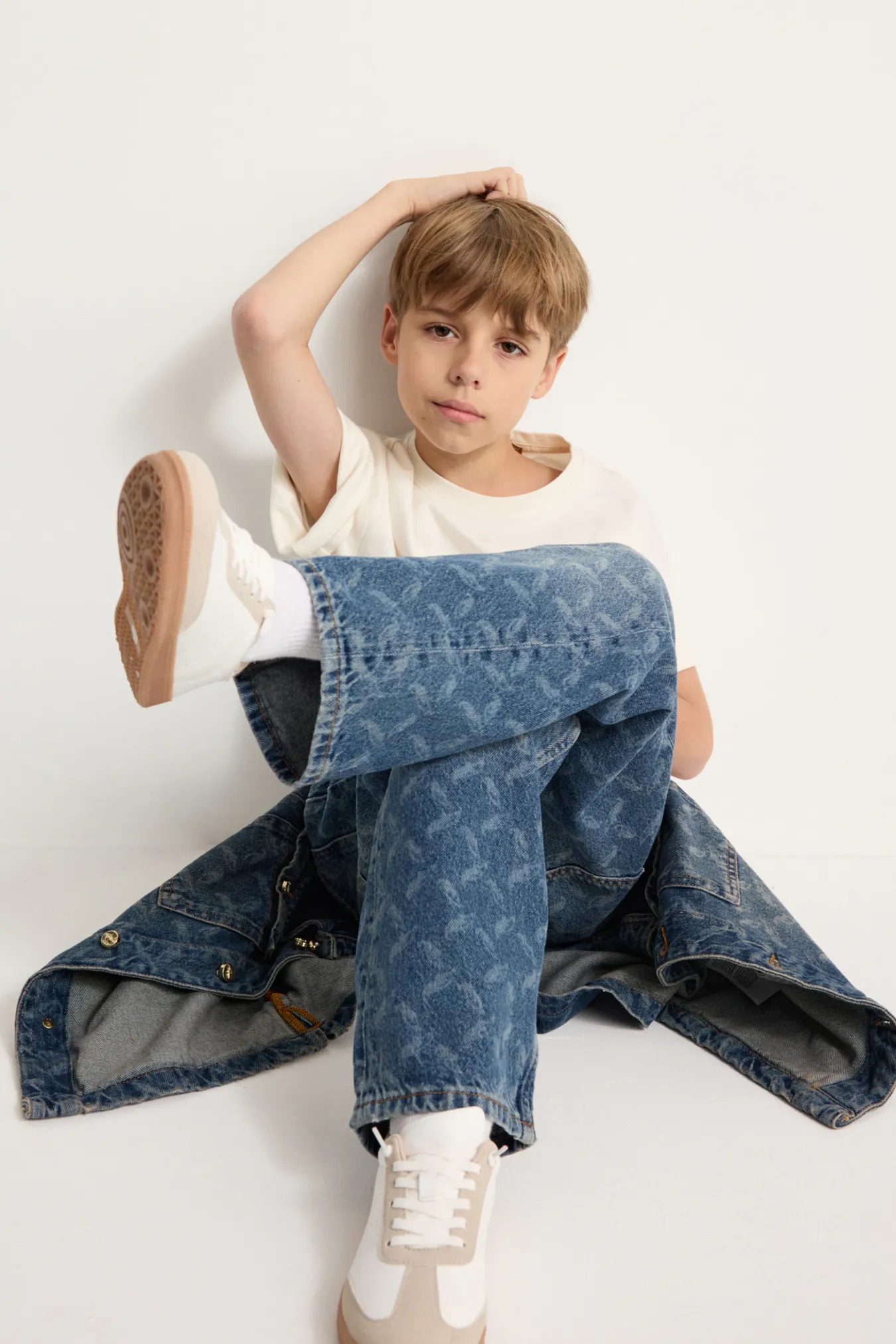 Детские джинсы с паттерном